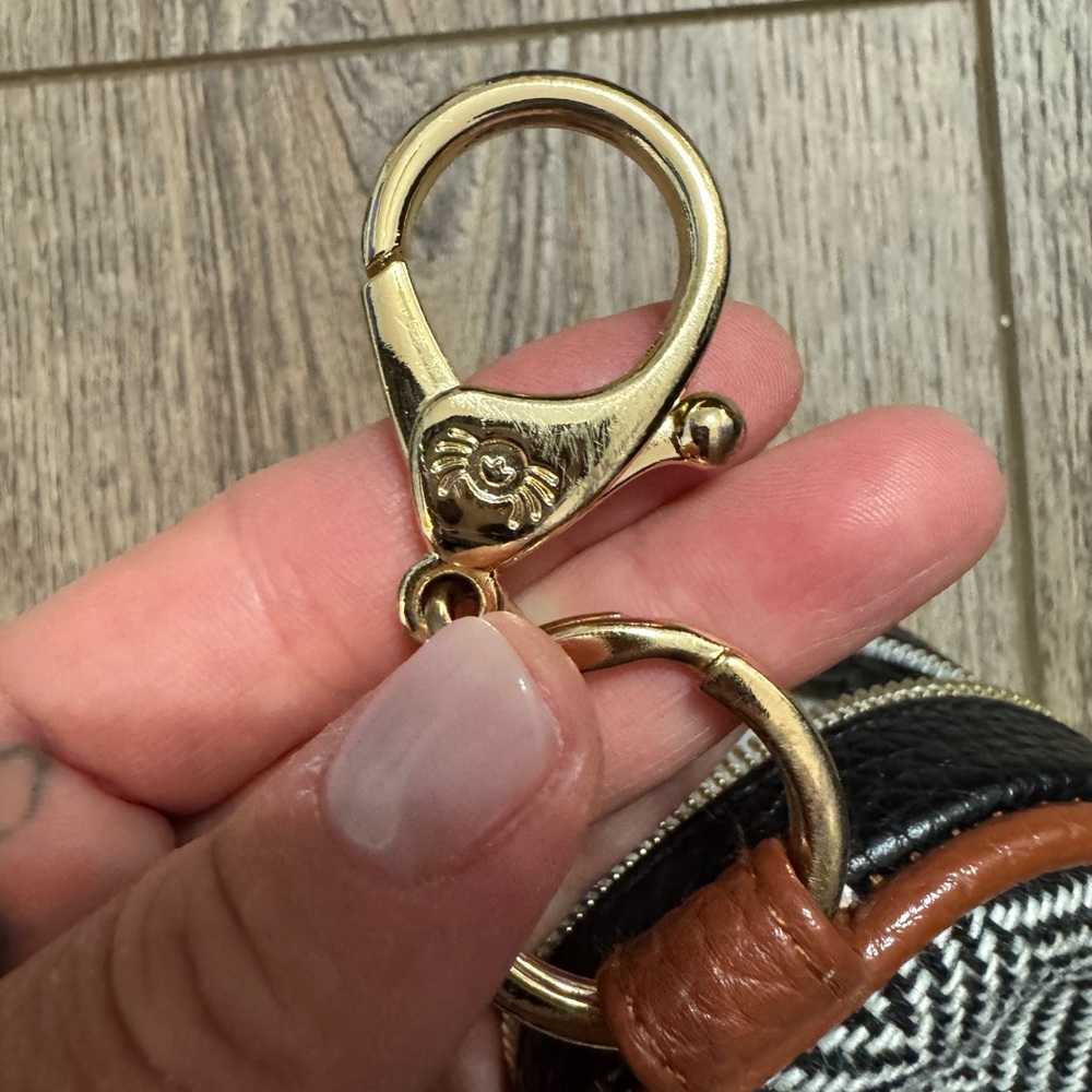 Itzy Ritzy Pacifier Holder Case with Clip - Picture 5 of 5